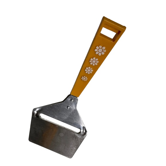 Vintage Travco Gourmet Cheese Slicer Gold Yellow Daisy Handle - Picture 2 of 7